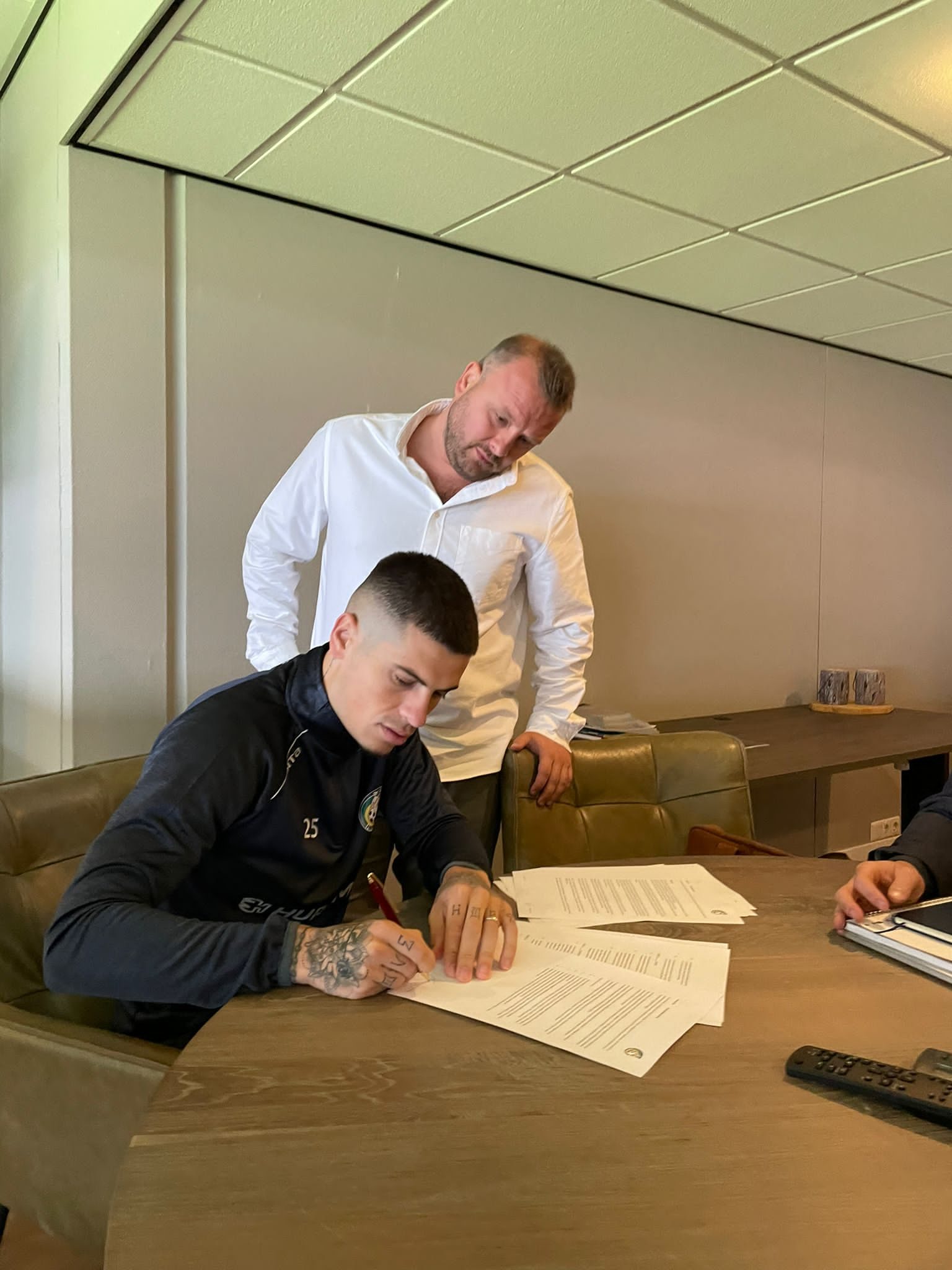 Player signing the contract